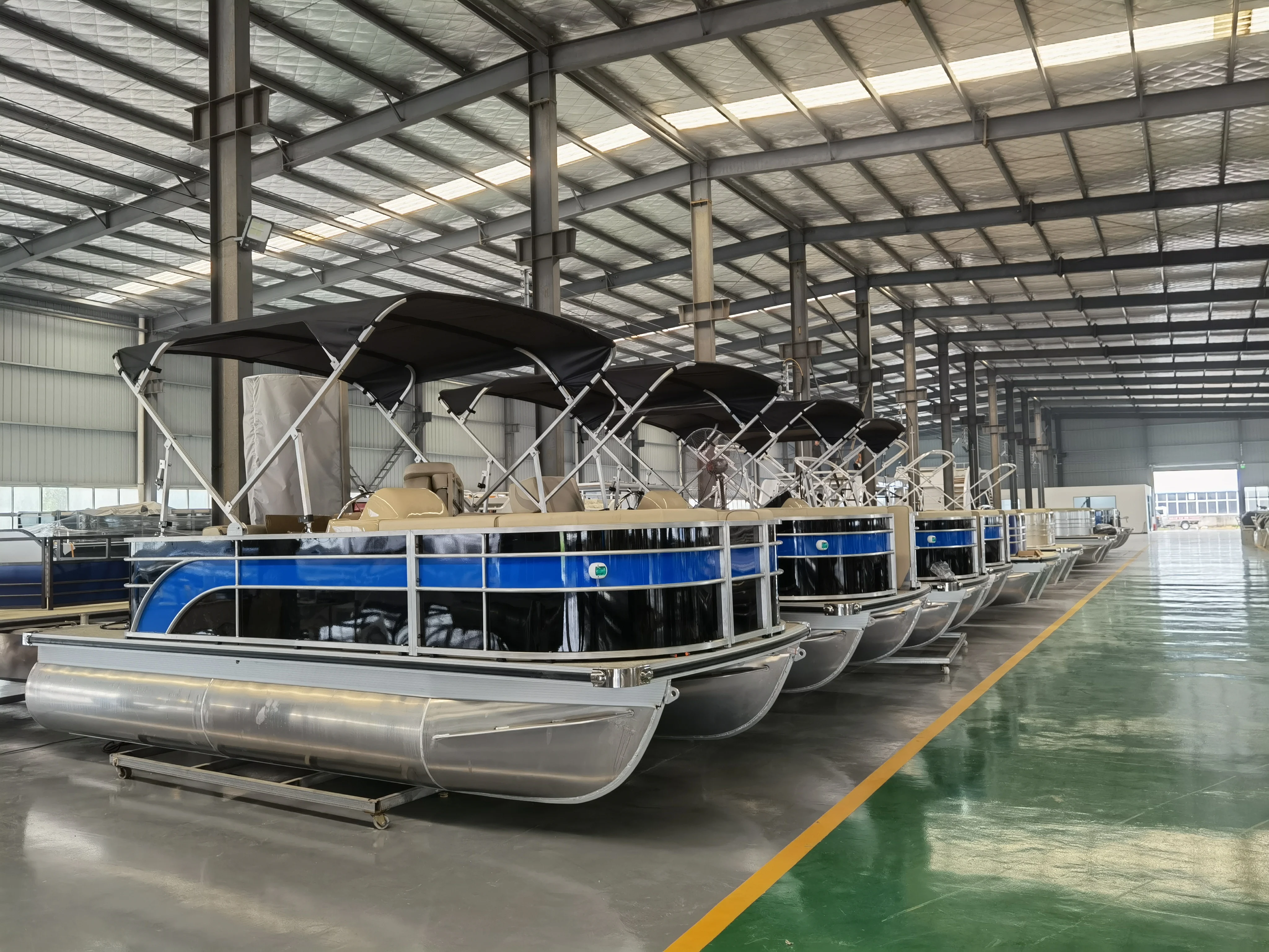 Desain baru kustom 19ft 5.8m aluminium mewah perahu Pontoon las dengan penutup untuk pesta keluarga