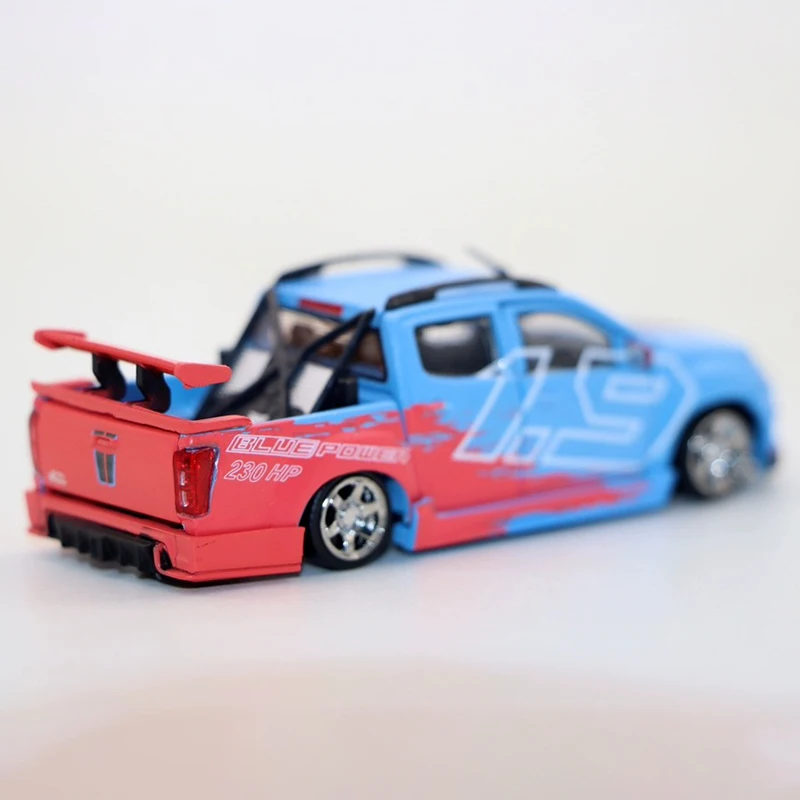 

BMC масштаб 1/64 ISUZU D-MAK 2018, имитация сплава, модель автомобиля, статическая коллекция, украшенные праздничные подарки, игрушки, сувенирный подарок