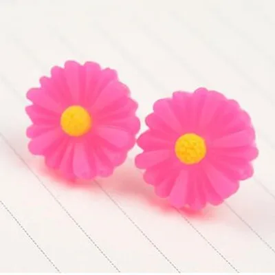 Fashion Cute Candy 7colors Small Daisy Flower Earrings Resin Soft Pottery Stud Earrings Woman anti-allergic Jewelry Earrings