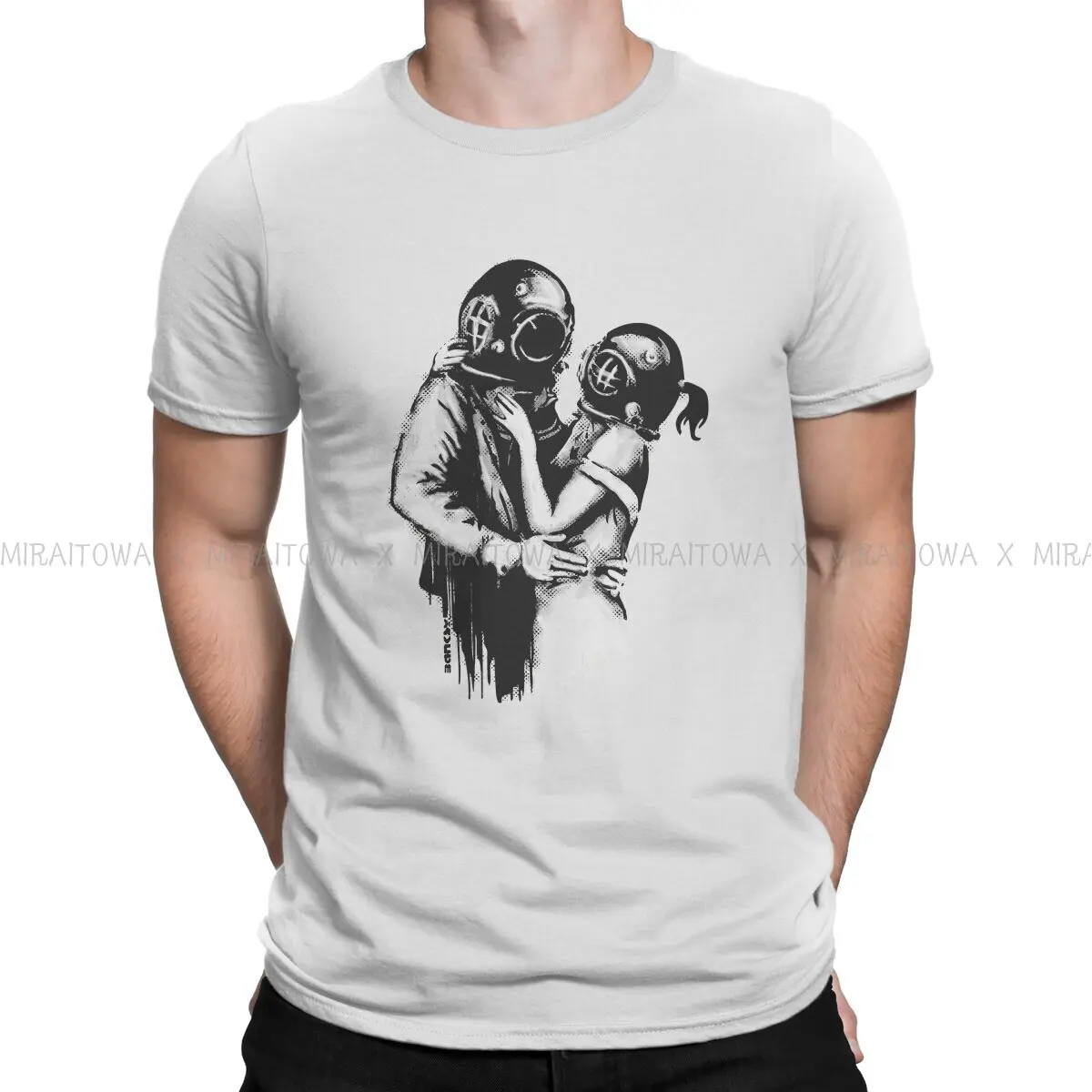 Banksy Wall Graffiti Love Deep Loving Embracing Couple with Diving Helmets T Shirt Men\'s Tshirt Oversized O-Neck Streetwear