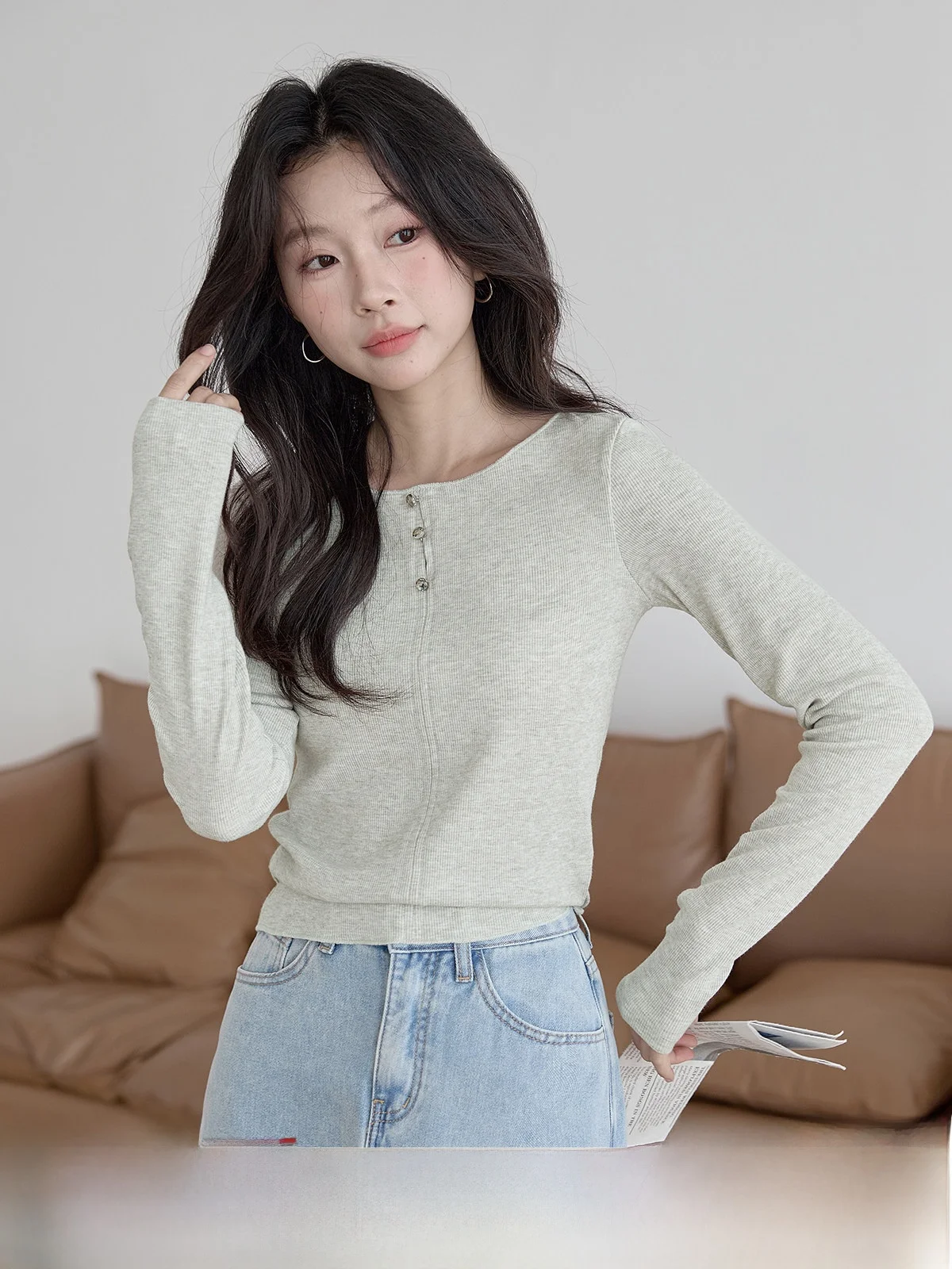 

HuiXi round Neck Knitted Sweater Women's Slim Fit Dual Wear High Quality Spring 2026 New Style Commute Fashion Korean Version