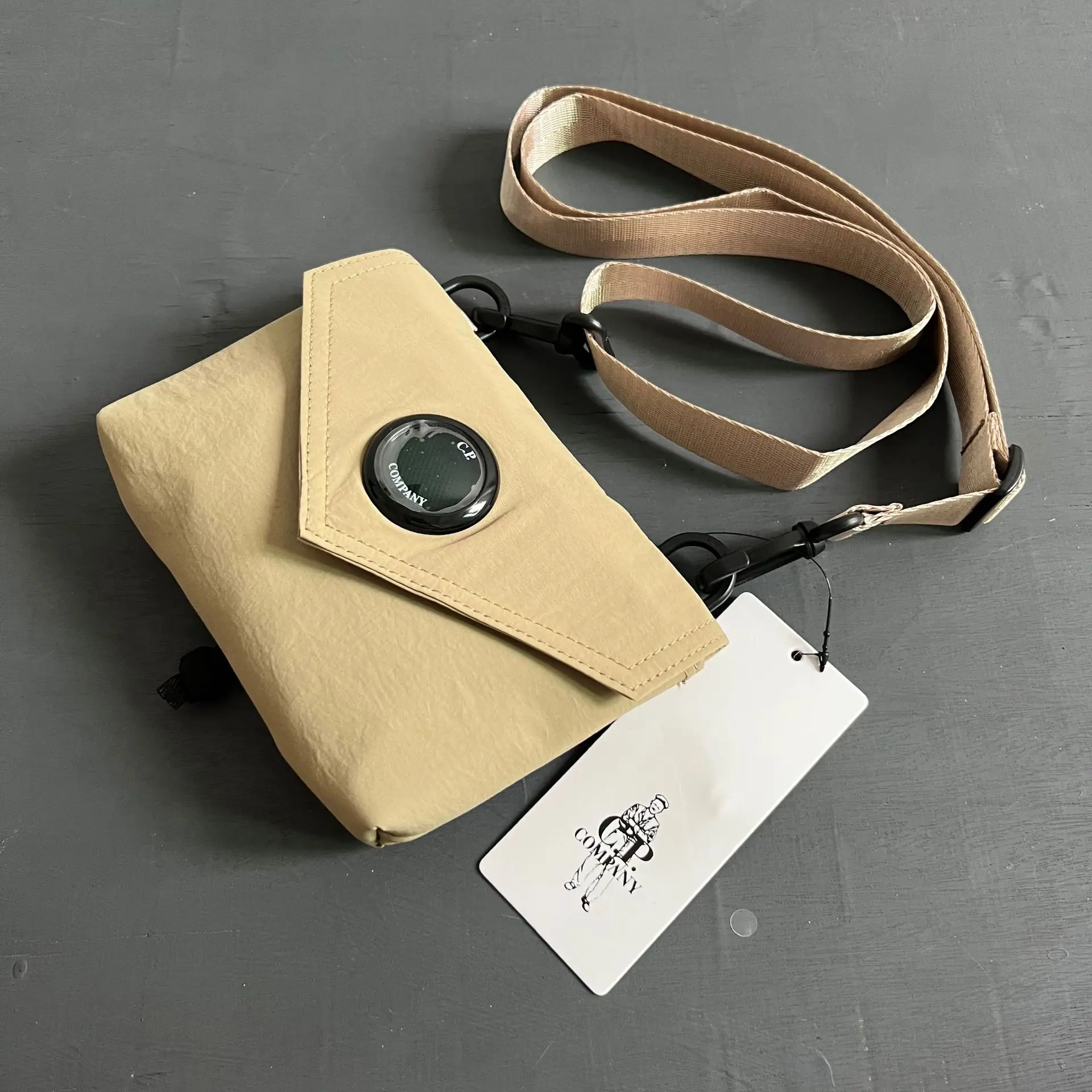 2026 Neue lässige Sport-Hüfttasche Unisex Große Kapazität Multifunktionale modische Umhängetasche/Brusttasche – Detail 3