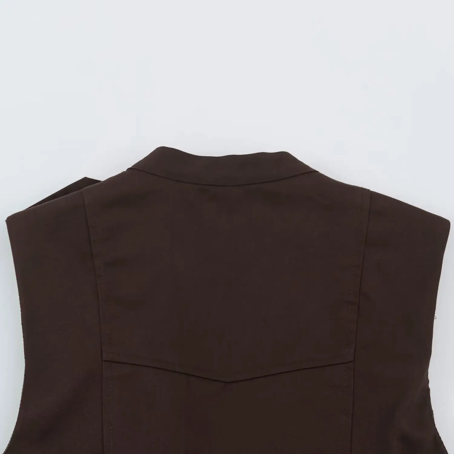 Sommerliches ärmelloses Rüschenkleid für Damen, V-Ausschnitt, hohe Taille, schicke Knopfverzierung, Mini-Kleid, lässiges Damenkleid für den Alltag. – Detail 17