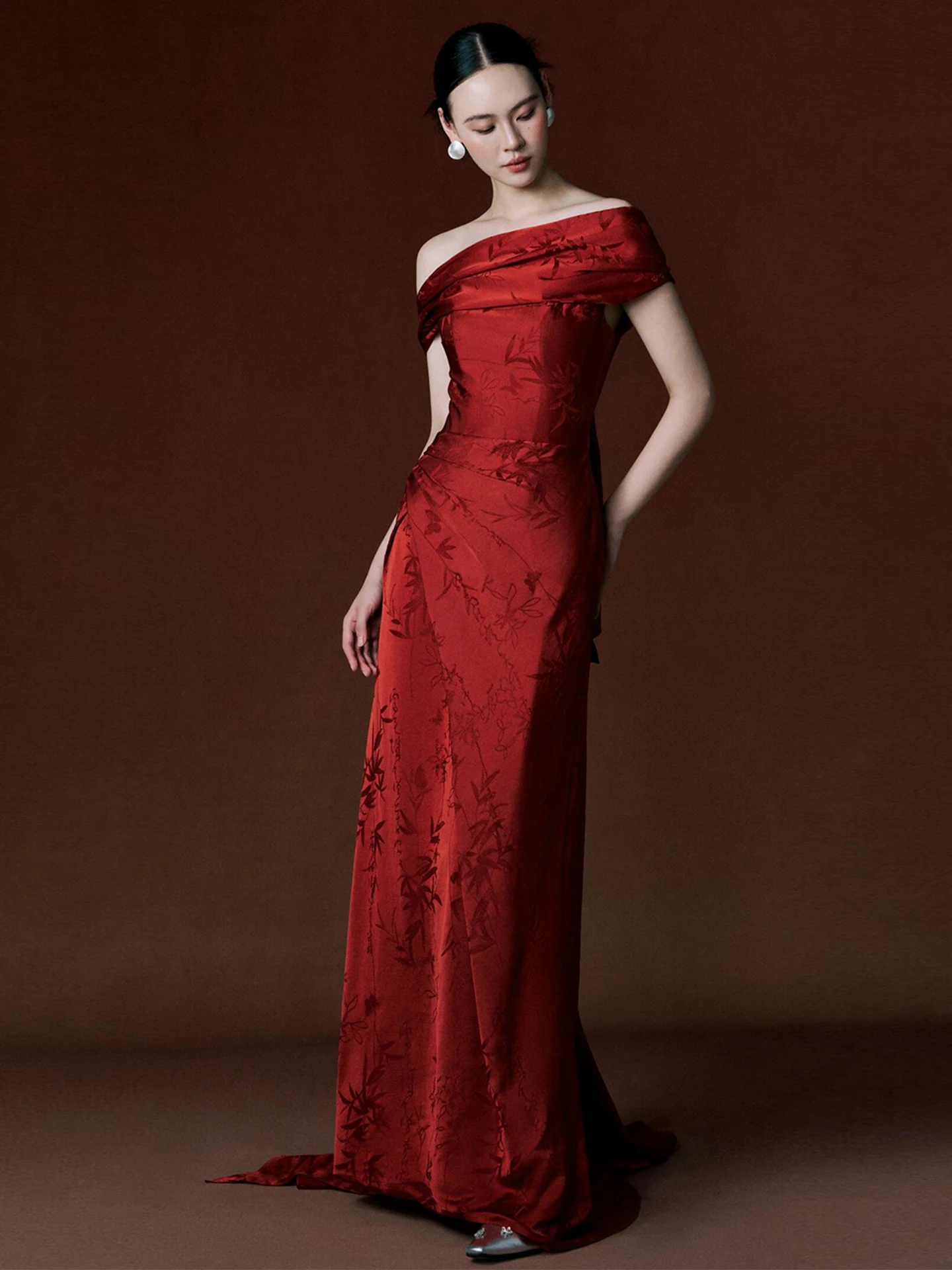 

Elegant Red Wine Color Asymmetrical Shoulder Wedding Dress Slimming Morning Robe for Wedding Banquet Return Home Dinner