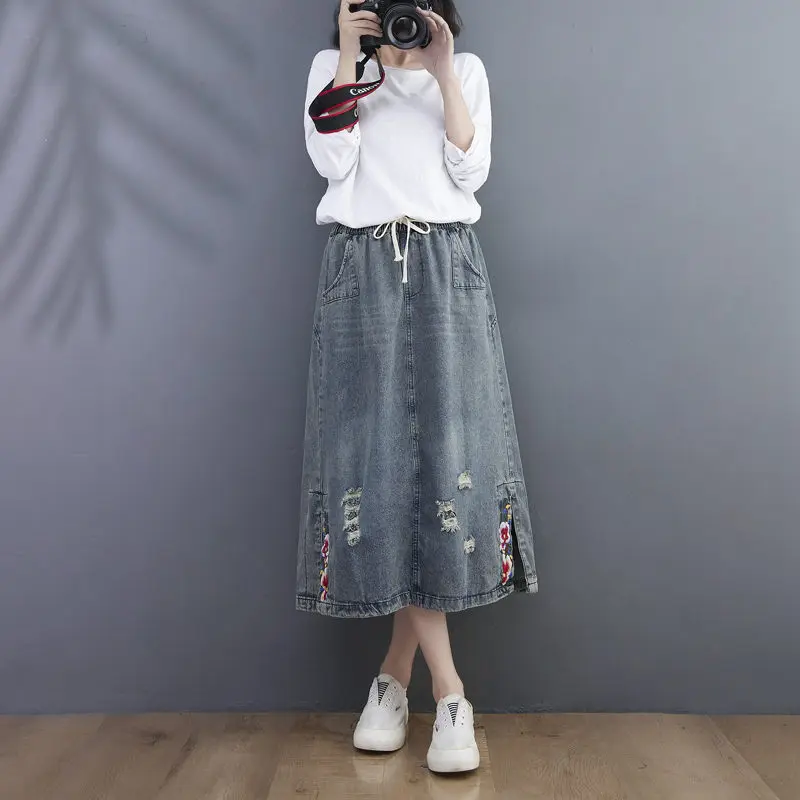 Ethnic Women's Embroidered Denim Skirt Autumn New Style Literary Fashion Hole Loose A-Line Skirt Vintage Midi Jeans Saias T305