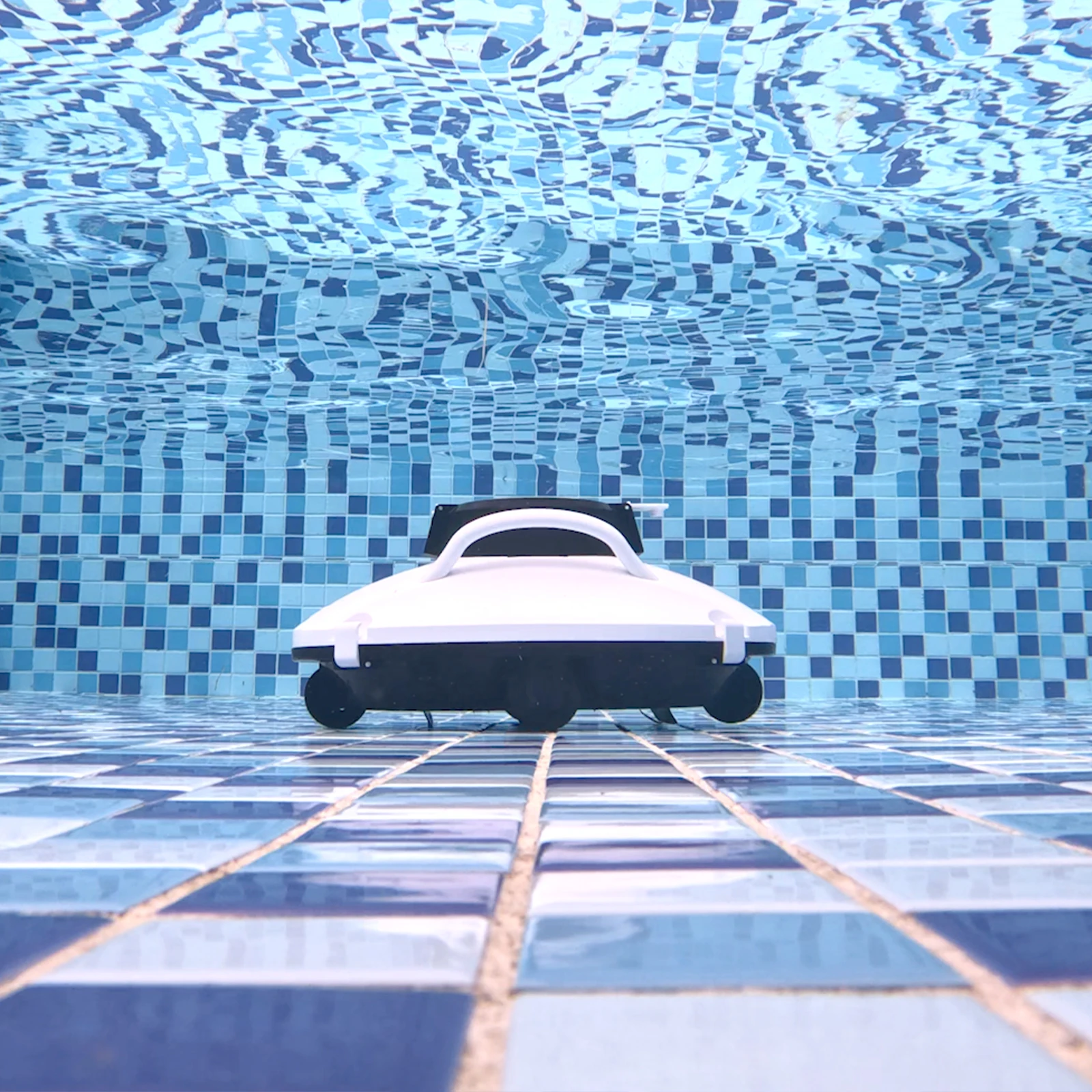 Robot Vacuum Cleaner for Pool Cordless 5000mAh Electric Rechargeable Robotic Swimming Pool Cleaners Automatic Wireless