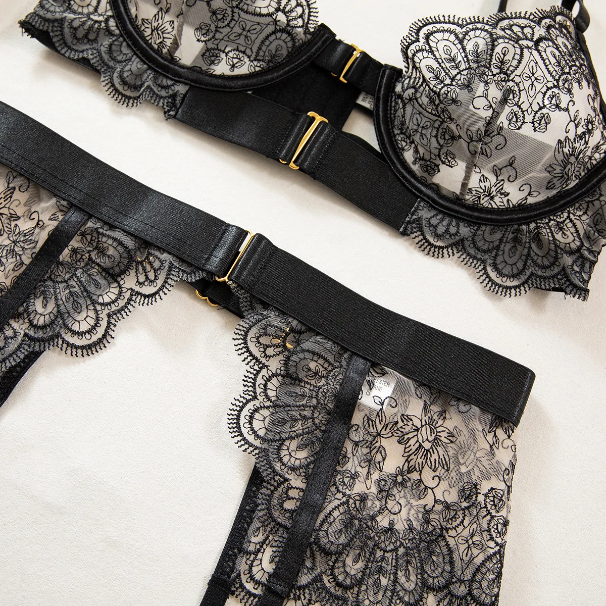 Сексуальное нижнее белье с металлической пряжкой и вышивкой, женское сексуальное прозрачное нижнее белье, женский бюстгальтер с открытой передней частью, комплект из четырех предметов