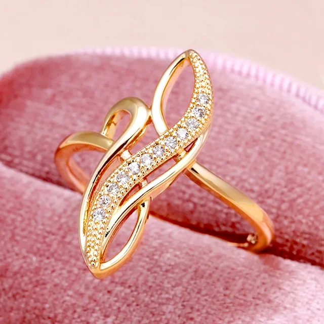 Huitan Simple Fashion Design Finger Ring Lady Ceremonyjne akcesoria zaręczynowe z błyszczącą cyrkonią Biżuteria w kolorze złotym dla kobiet