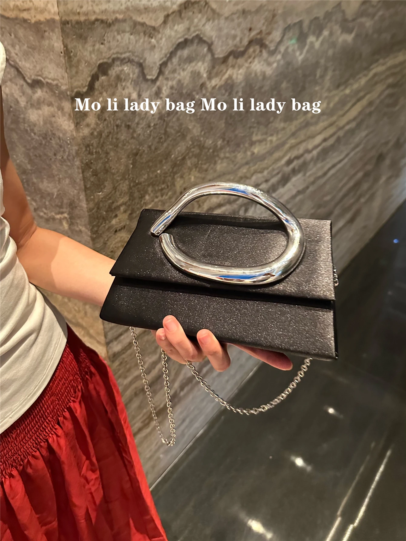 

Новая модная универсальная сумка-клатч из шелкового атласа 2025 года в стиле ретро для женщин, элегантная вечерняя сумочка с цепочкой через плечо