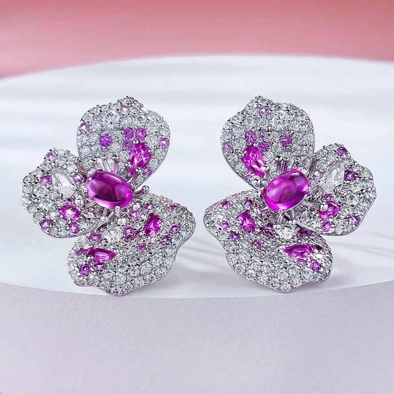 

The New Three Petal Pollen Colored Earrings with 925 Silver Ear Decorations Are Dazzling, Elegant, and Niche. The Earring Design