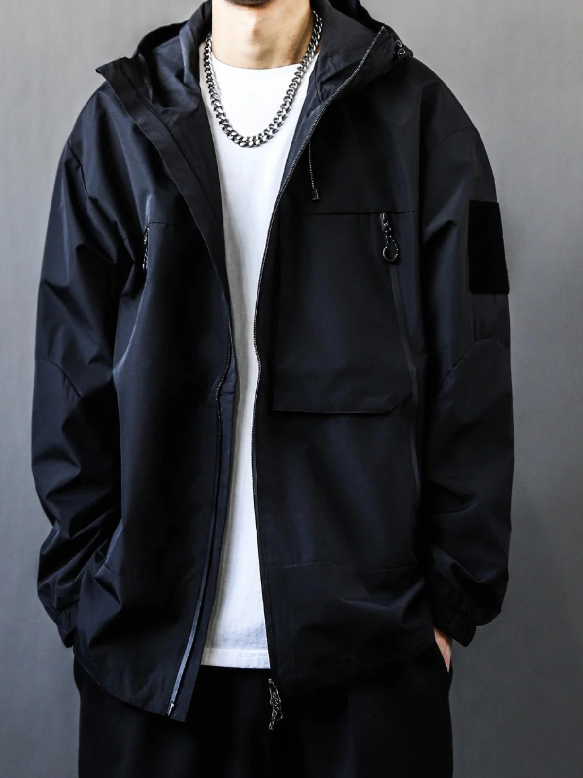 

Новая мужская демисезонная куртка 2025 года для активного отдыха: водонепроницаемая, ветрозащитная, модная, универсальная, с большими карманами на молнии, стандартный крой.