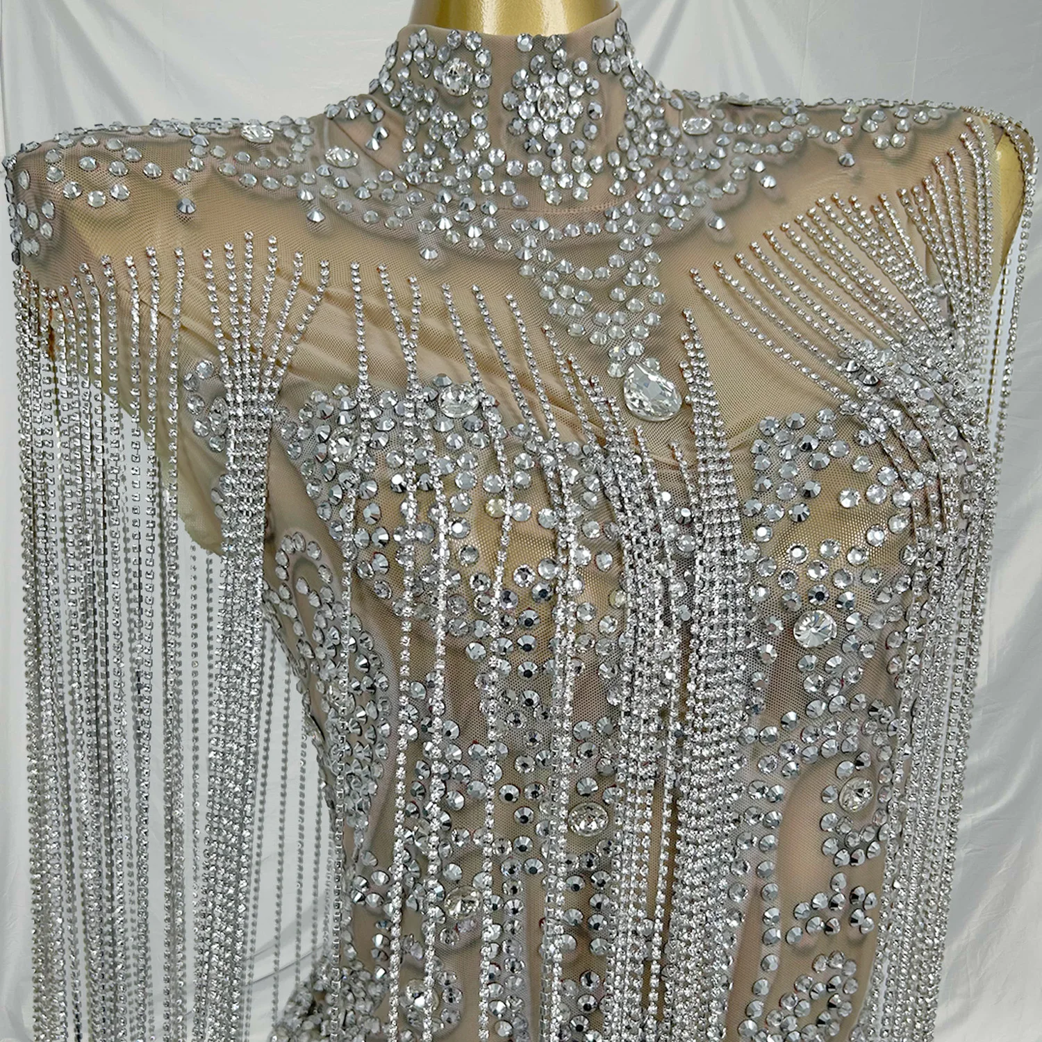 Sukienka Yulian z błyszczącymi cyrkoniami i frędzlami, seksowna, z siateczki, krótka, idealna na wieczór, studniówkę, urodziny, występ sceniczny.