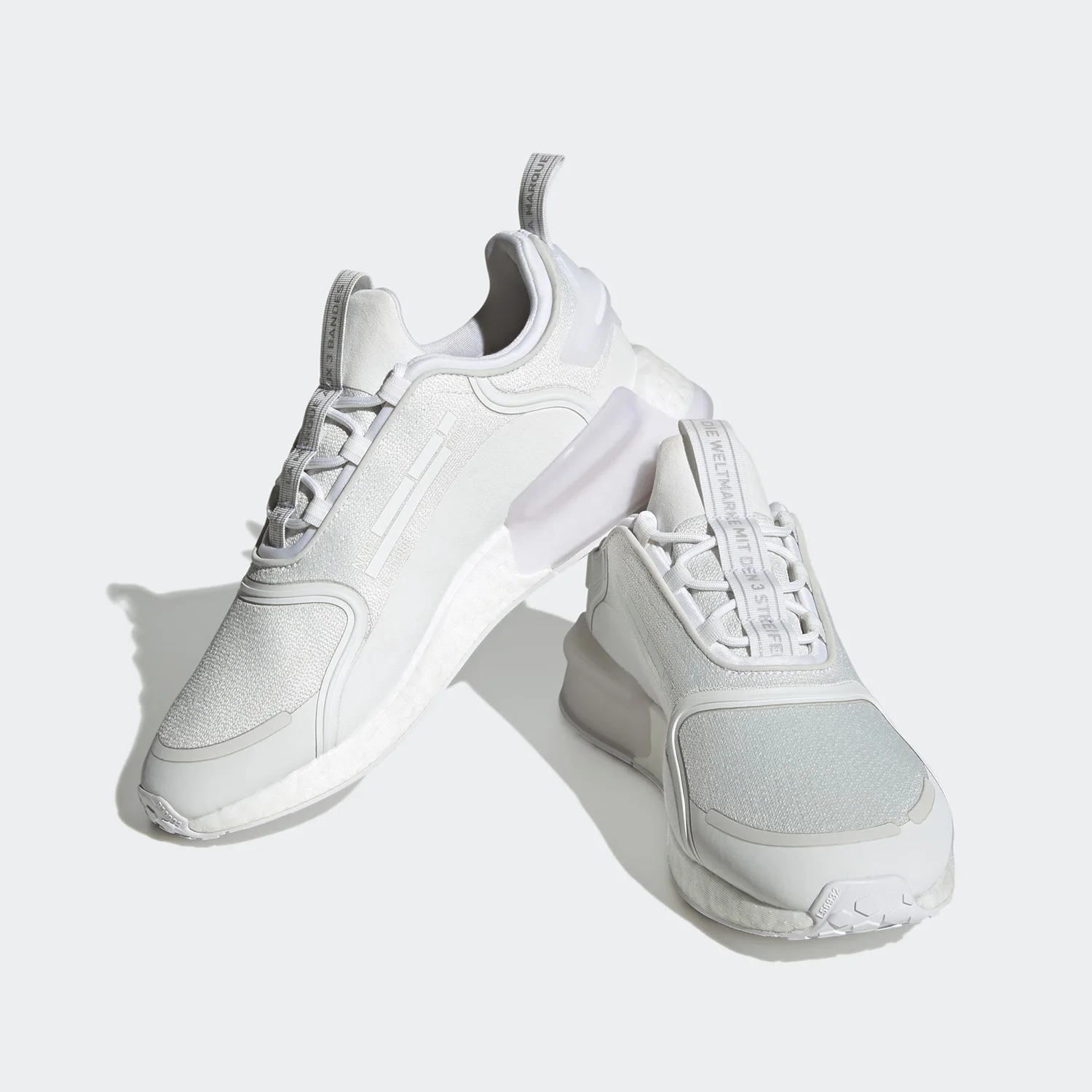 Adidas genuine clover NMD_V3 men's and women's low cut classic sports shoes HP9831