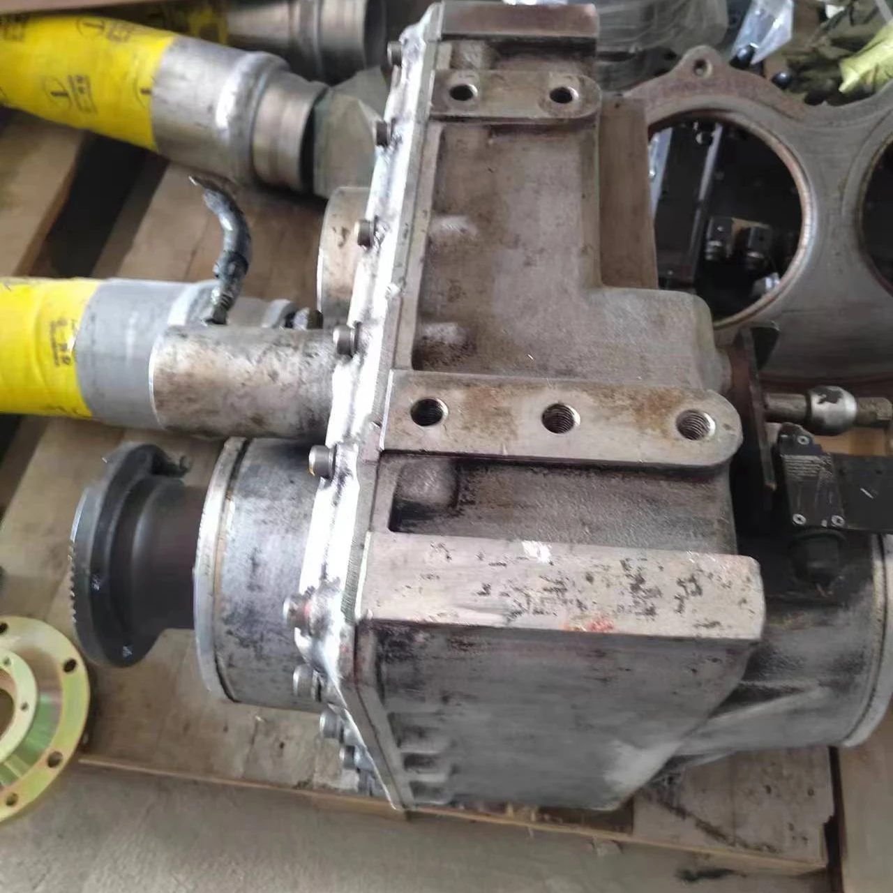 

Second-Hand Sani Imported Transfer Case Assembly Concrete Pump Truck Parts for Construction Machinery
