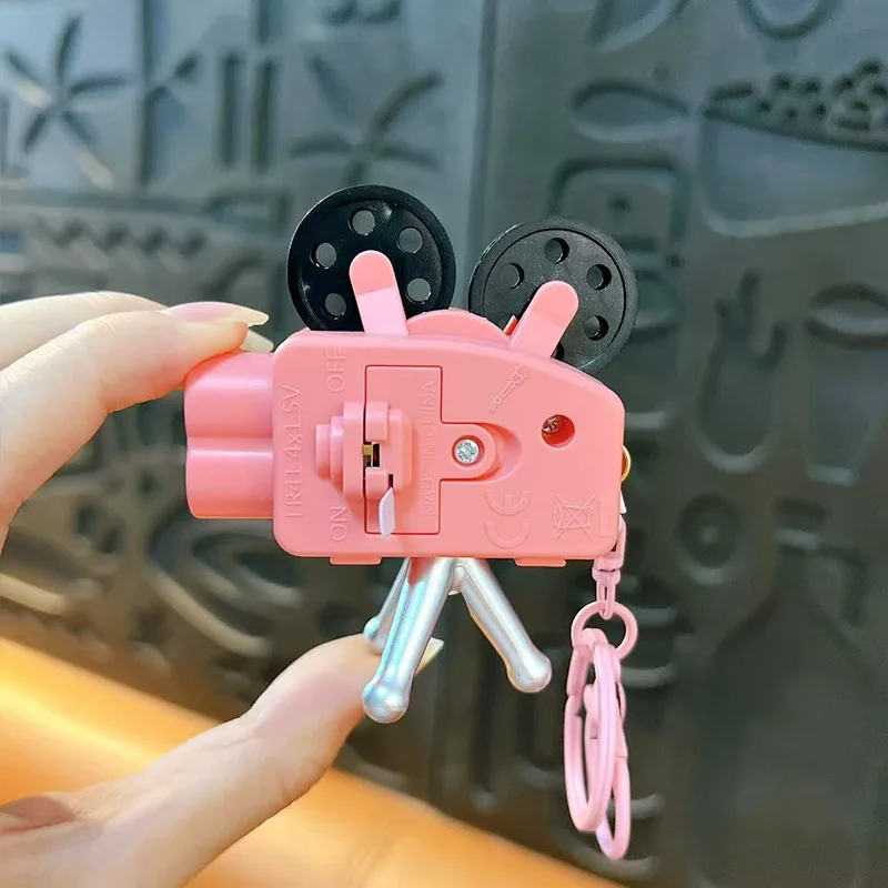 크리 에이 티브 작은 동물 핸드 크랭크 프로젝터 키 체인 귀여운 Schoolbag 장식 펜던트 재미 빛나는 프로젝터 장난감 작은 선물