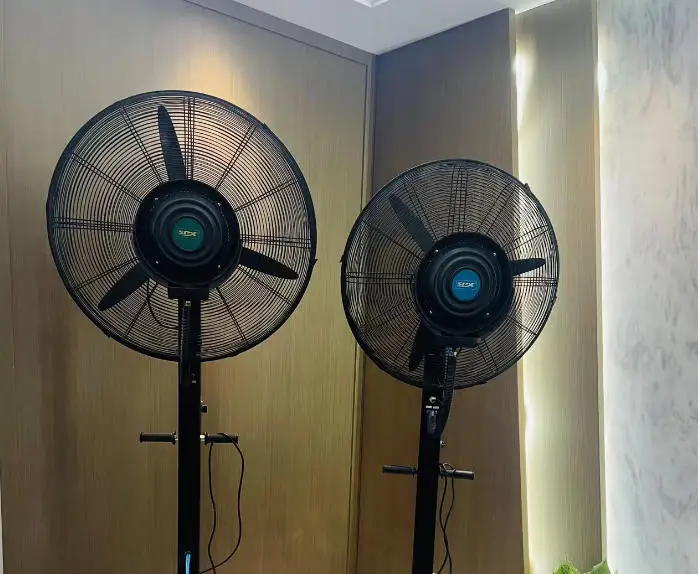 

Factory Supply Discount Price Alu Blade of Standing Mist Fan Remote Control Customizable Outdoor Household Garage Use