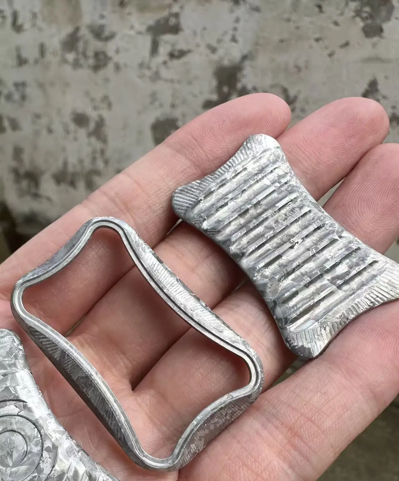 CNEDC Cainiao EDC sgs sgi Juguete descompresivo deslizante de metal exótico con incrustaciones sólidas y diseño push fidget