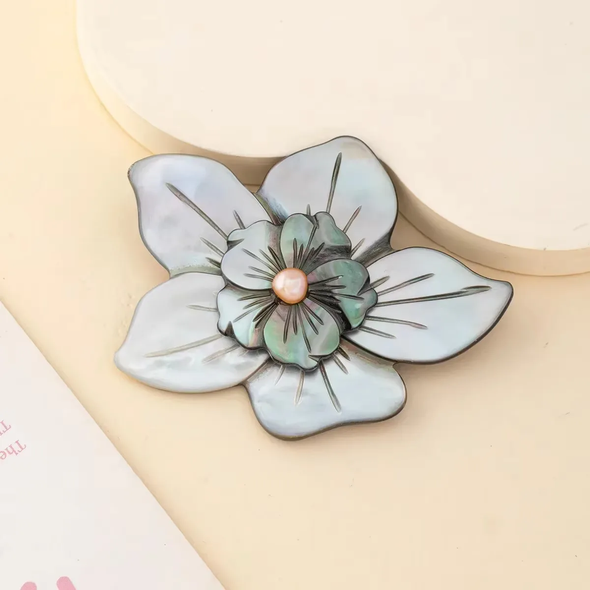 

Natural Freshwater White Black Shell Carved Flower Shaped Pendant Jewelry Making DIY Necklace Accessories Gifts
