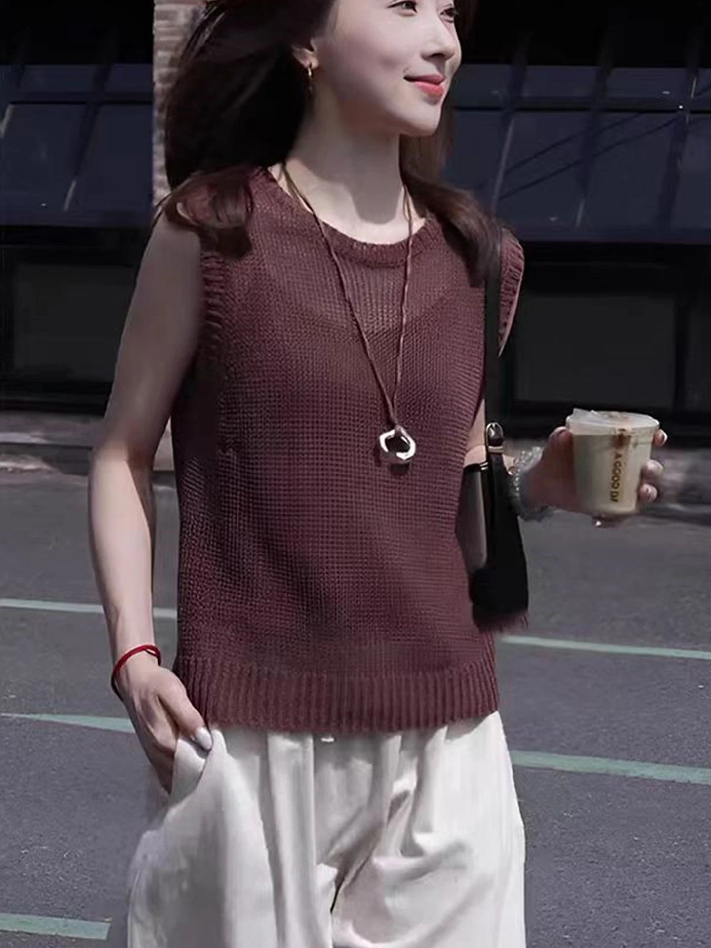 Retro Ele  Color round Ne Vest Faionable Summer Age-Defng Knitted Top Svel Design Sense Commute Sle