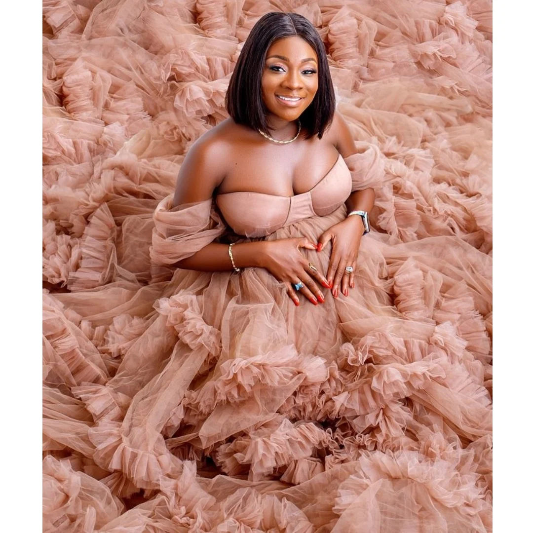 

Prom Dresses Off the Shoulder Ruffles Maternity Dress Customized Layers vestido de novia Front Slit Plus Size Photography Props