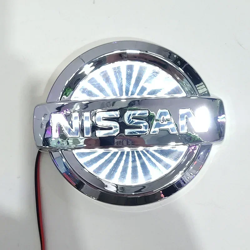 Emblema LED de 10.6cm 11.7cm para la parte trasera del coche, adhesivo para Nissan XTrail Qashqai Tiida Teana NP300 Sentra Altima, modificación
