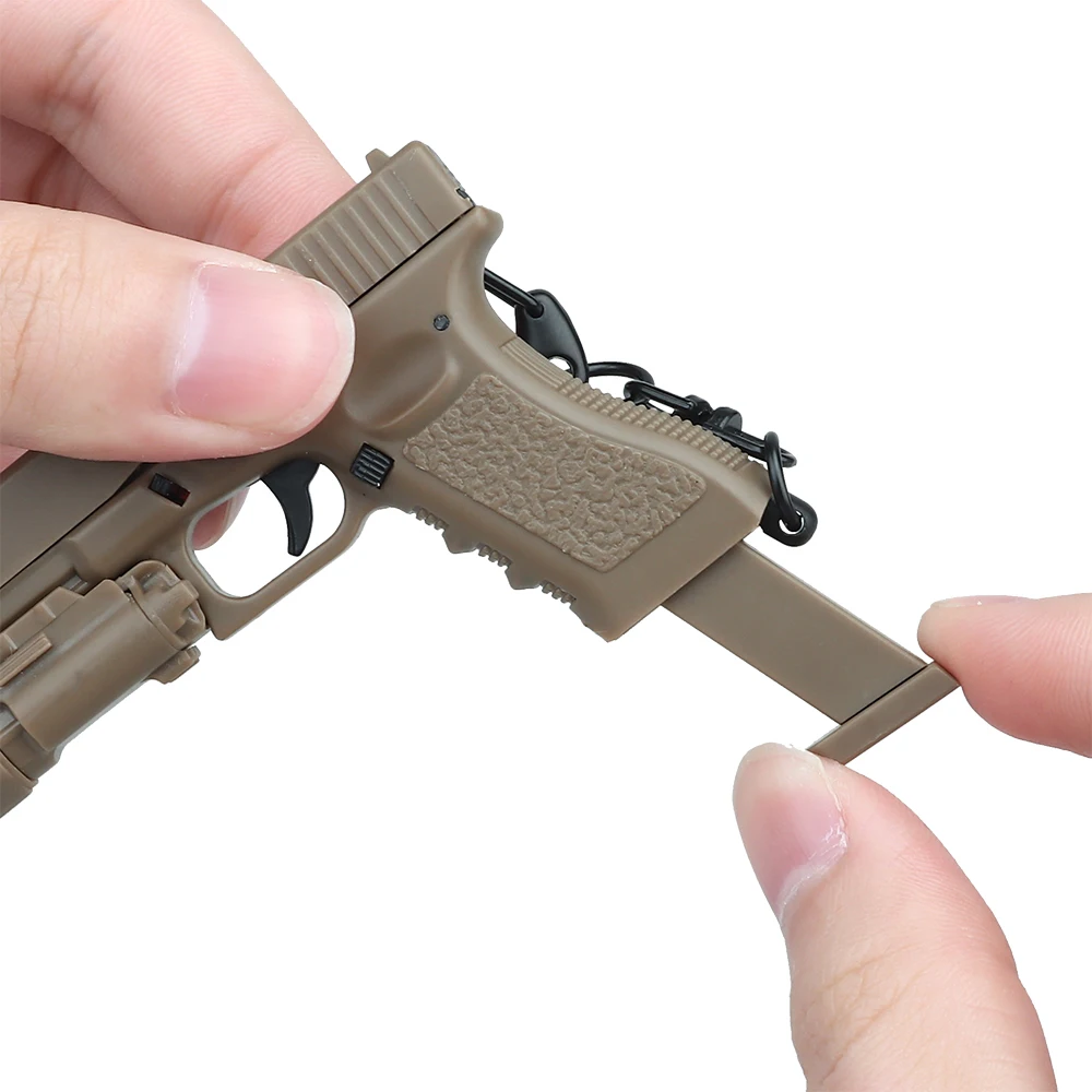 Glock G17-Sand Mini Gun portachiavi 1:4 in miniatura a forma di pistola portachiavi con ciondolo ornamento regalo per la collezione di modelli di Fan dell'esercito