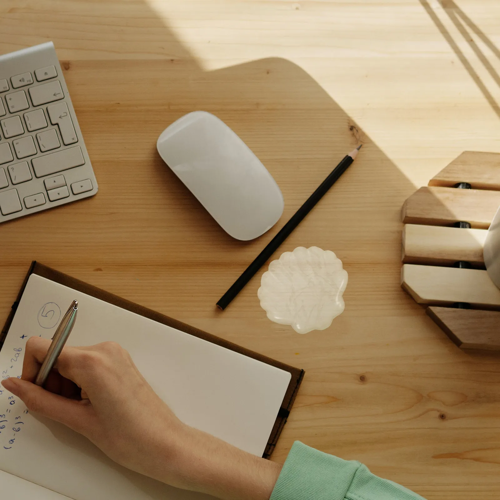 

Силиконовый эргономичный коврик для мыши с подставкой для запястья, светло-зеленый, в форме ракушки, с подушкой-поддержкой для офиса, ноутбука, игр, прозрачный коврик для мыши