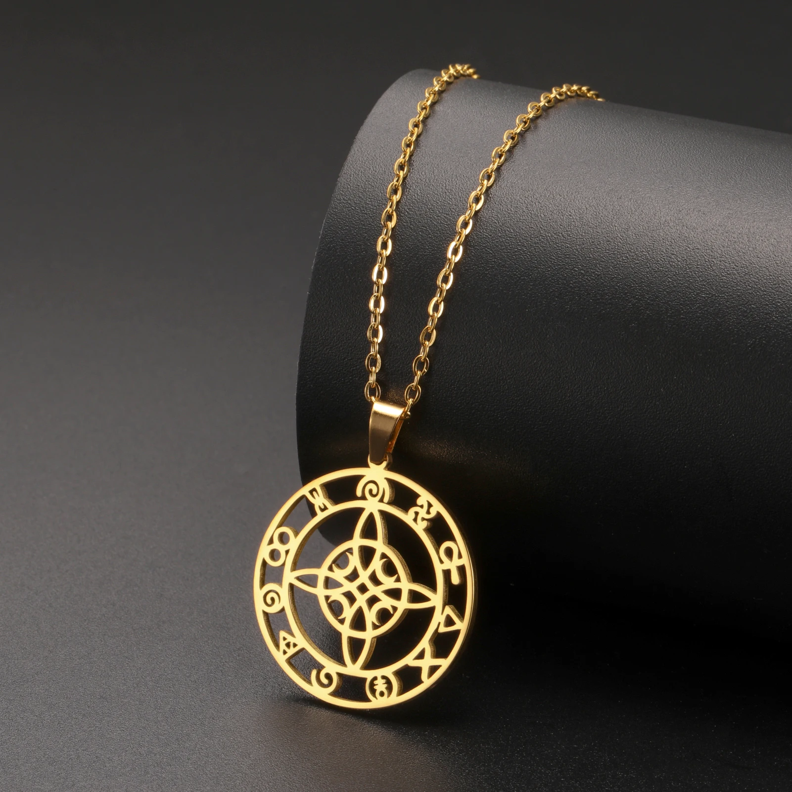 Moon Witch Knot Round Pendant Necklace for Women and Men Stainless Steel Retro Hip Hop Geometry Jewelry Wedding Gift