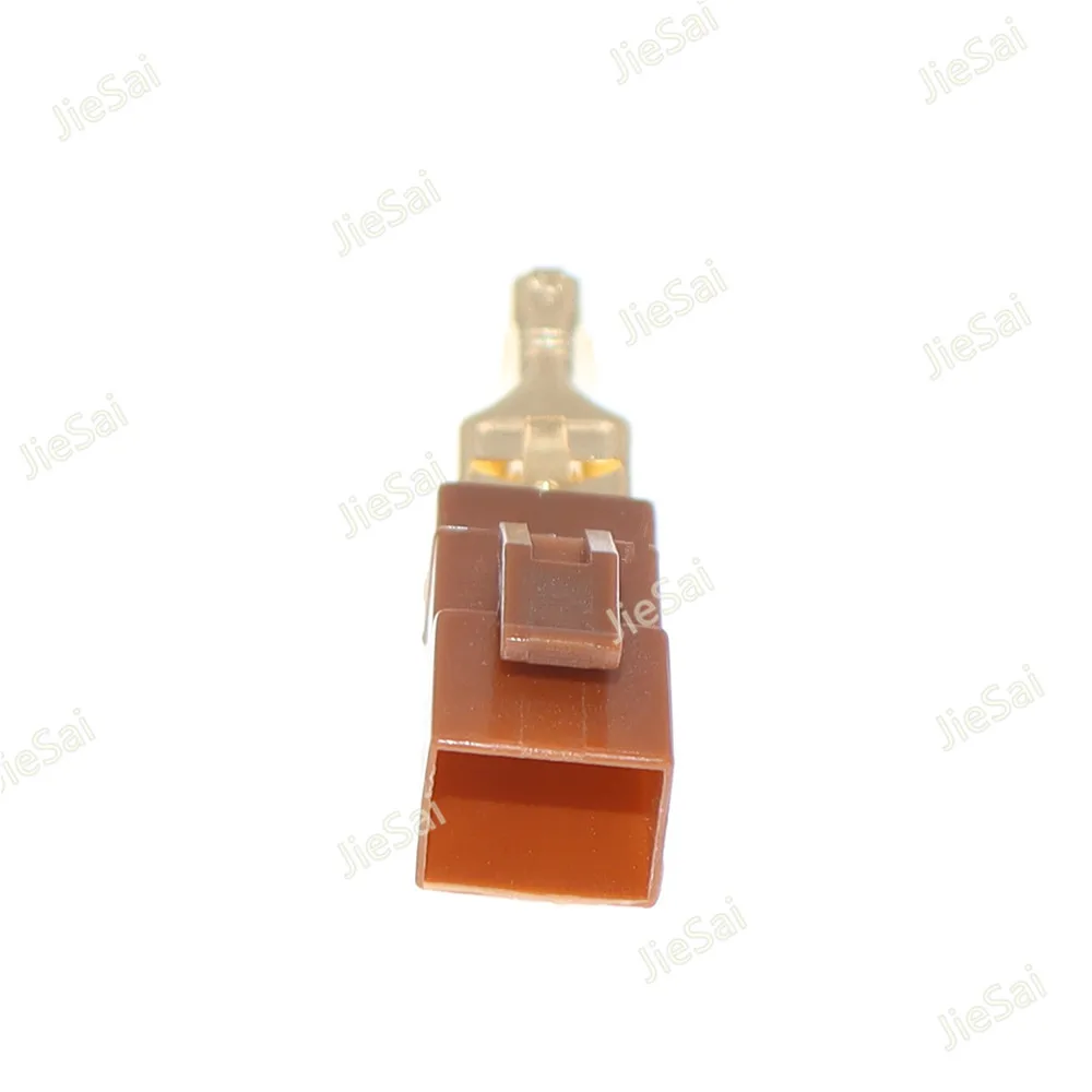 1 Pin 9.5 Series Automobile Fuse Box Cable Harness Socket With Terminal For BYD 927415-2 357915971A
