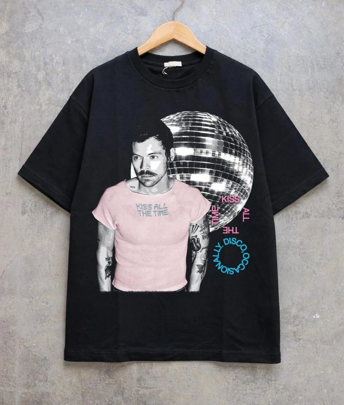 Harry Styles Concert T-shirt Kiss All The Time Disco Periodiek Retro Grafisch T-shirt Popconcert Fan Cadeau Trendy Muziekliefhebber T-shirt