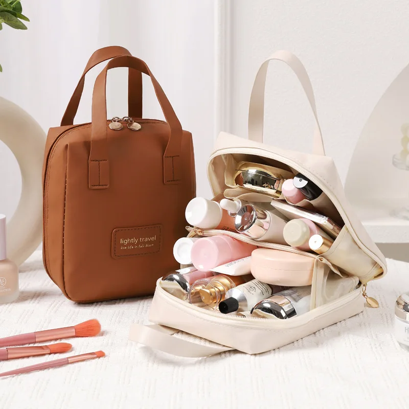 

Portable Travel Large Capacity Cosmetic Bag With Handle Waterproof Makeup Leather Toiletry Bag