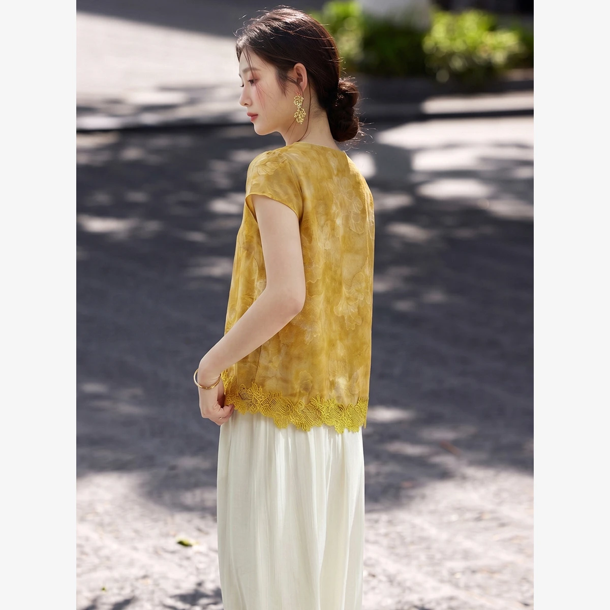 طقم نسائي صيفي من قطعتين من VI - مراجعة Yellow Summer Clothing وسعره