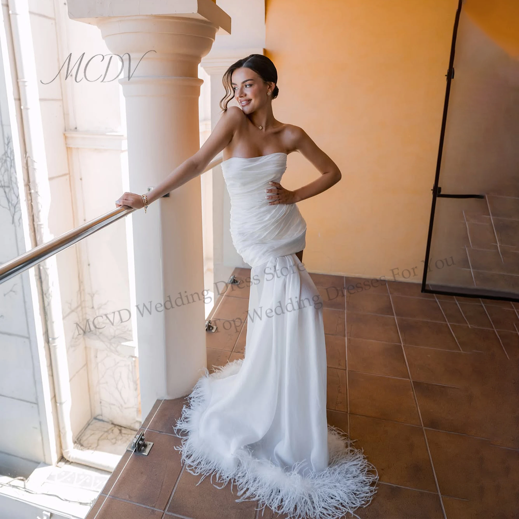 Strapless Ruched Mini Wedding Dress Satin Feather Train Mini Prom Party Gowns Straight Pleated Civil Bride Gowns Customized