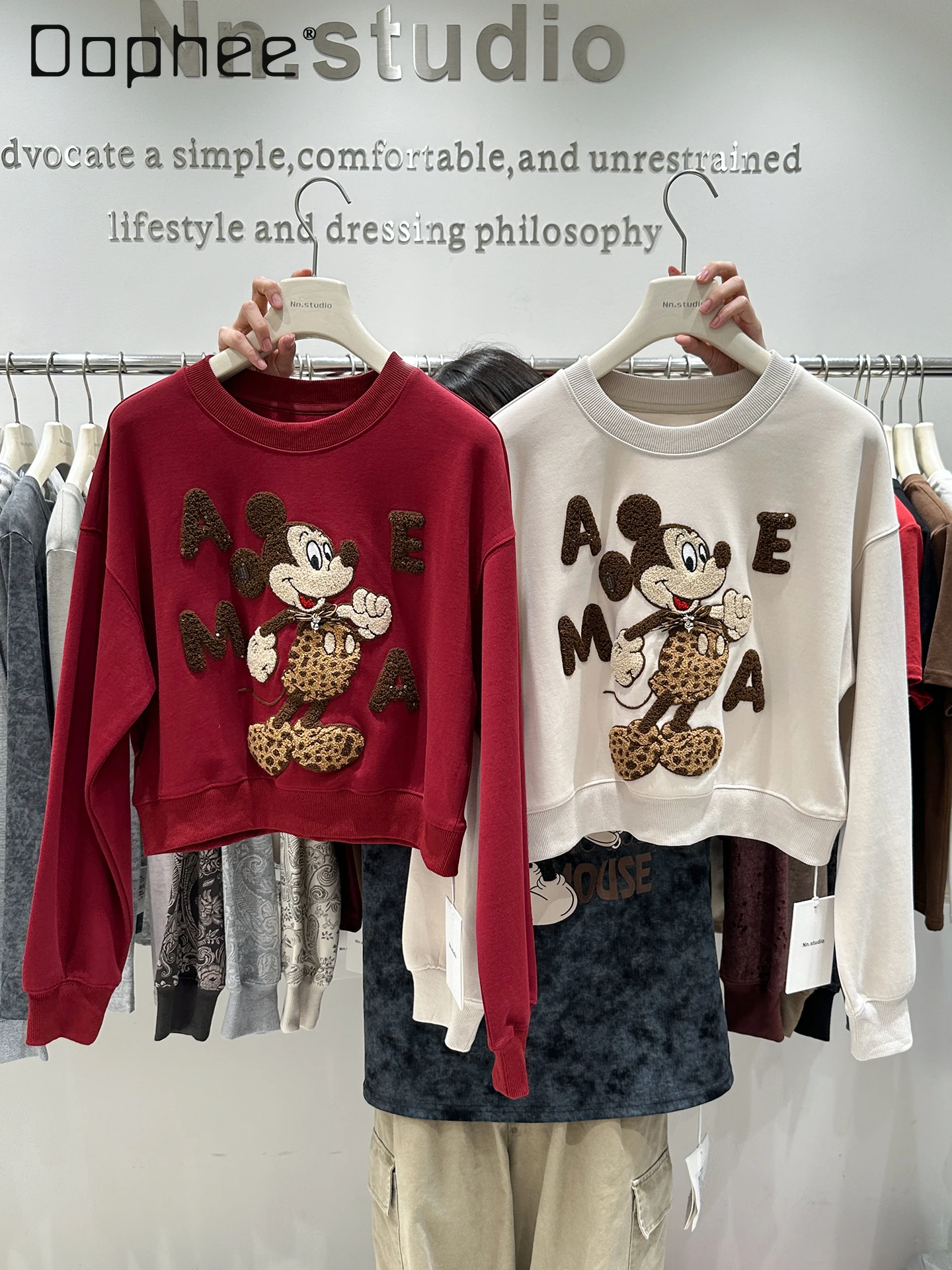 

Heavy Industry Towel Embroidered Leopard Print Round Neck Sweatshirt for Women 2025 Spring and Autumn Loose Short Pullover Top