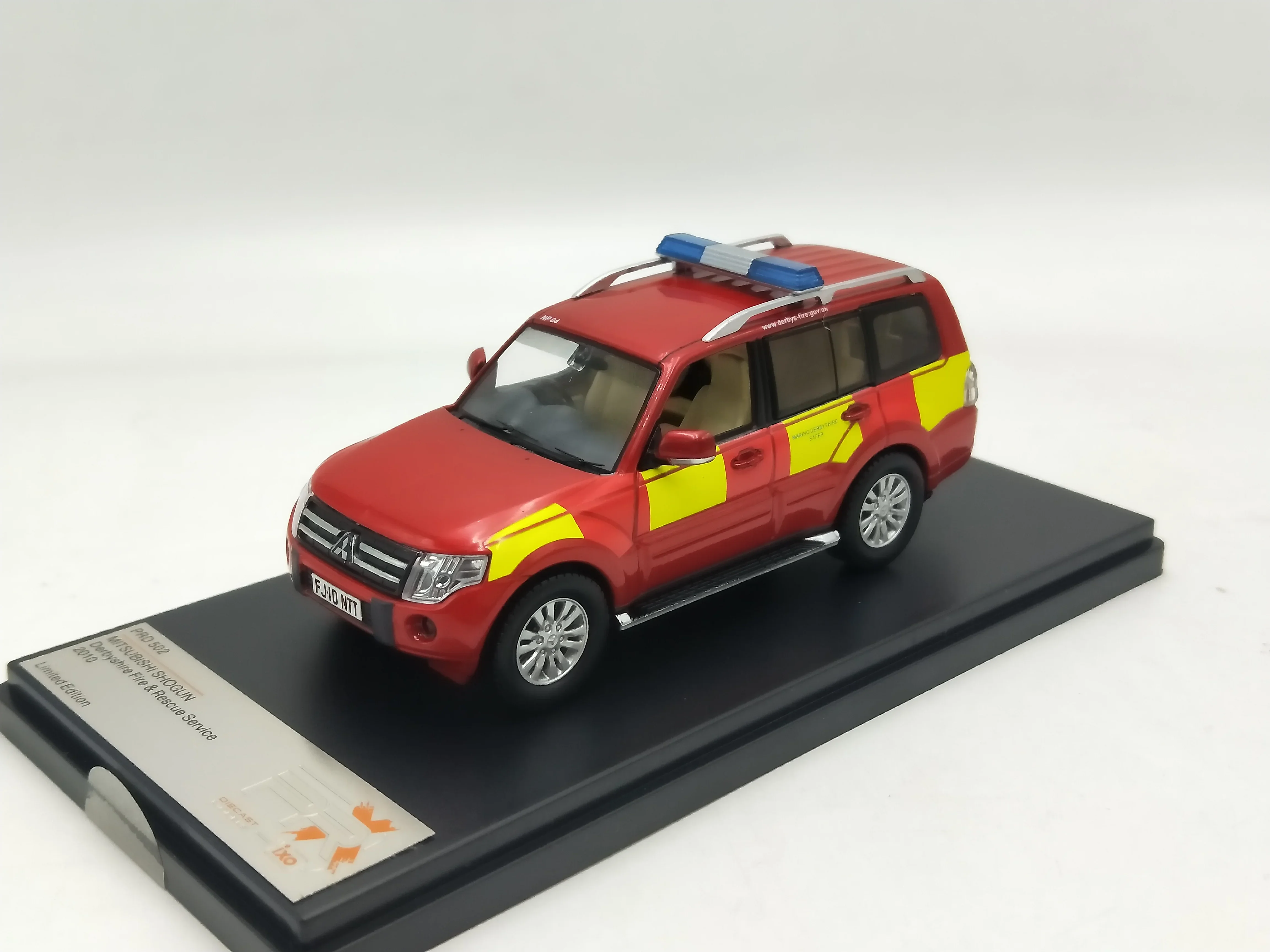 

1:43 MITSUBISHI PAJERO High Simulation Alloy Car Model Collectible Toy Gift Souvenir Display Ornament