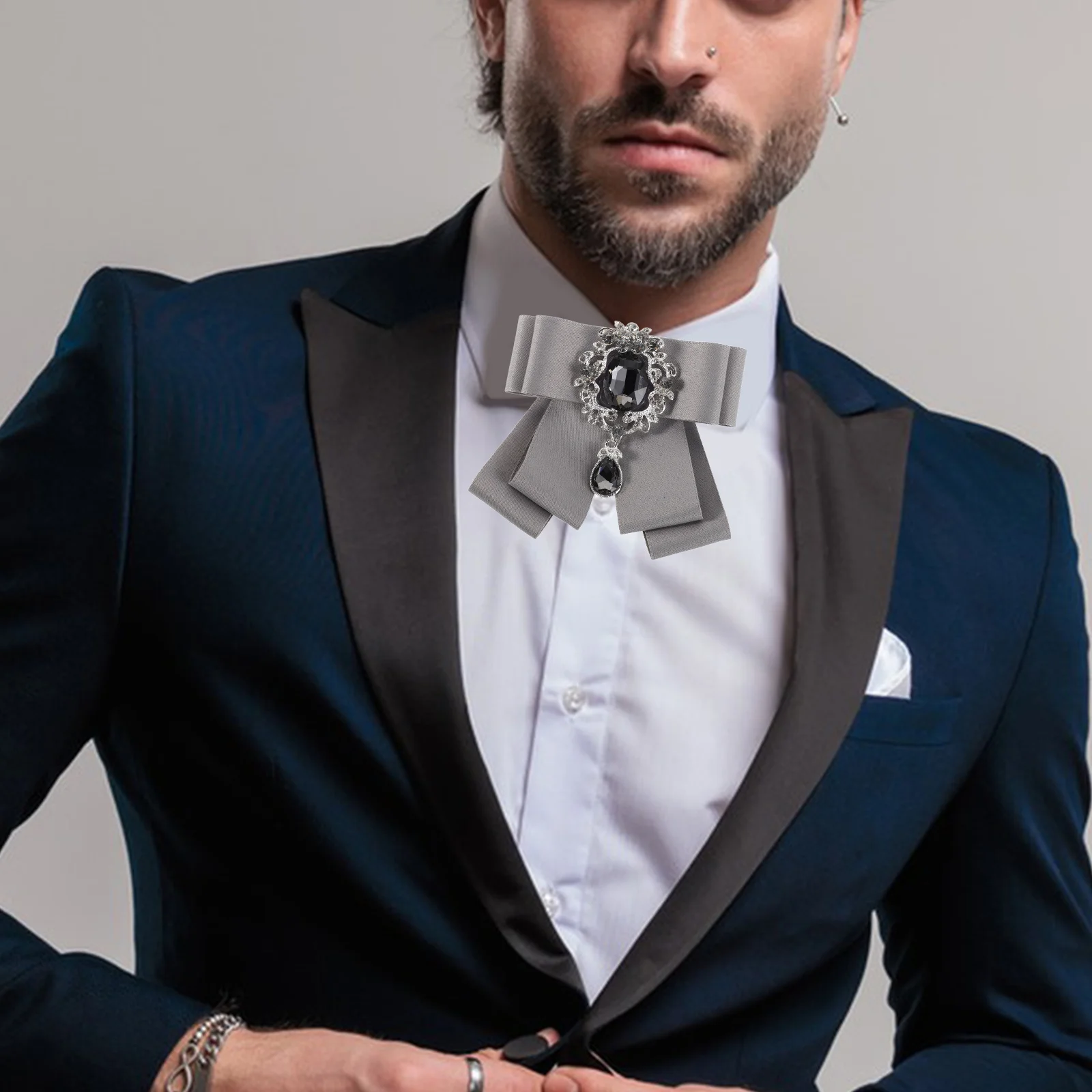 

Stylish Men's Bow Tie Brooch with Rhinestones Pre-Tied Vintage Design for Weddings Parties Groomsmen Uniform Accessory Fashion