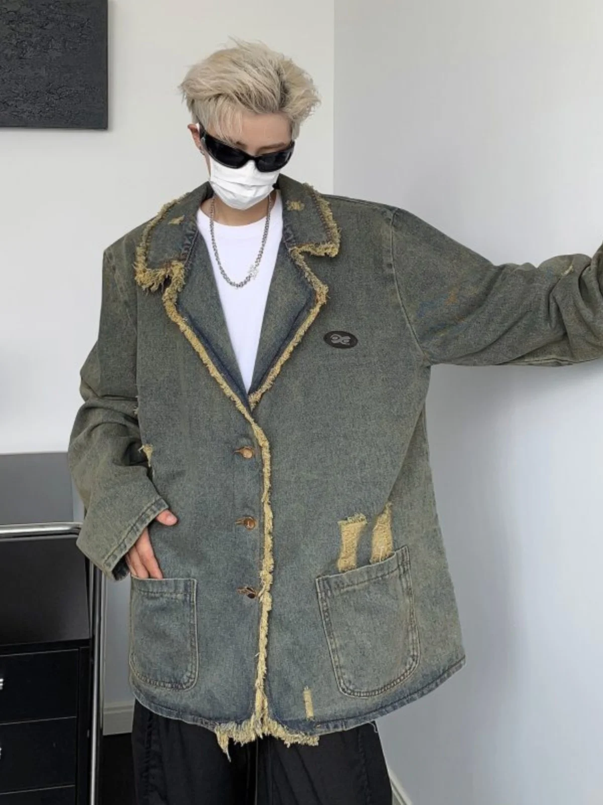 

Мужская джинсовая куртка в американском ретро-стиле с эффектом потертости и декоративными пуговицами, свободного кроя, ветрозащитная, молодежная.