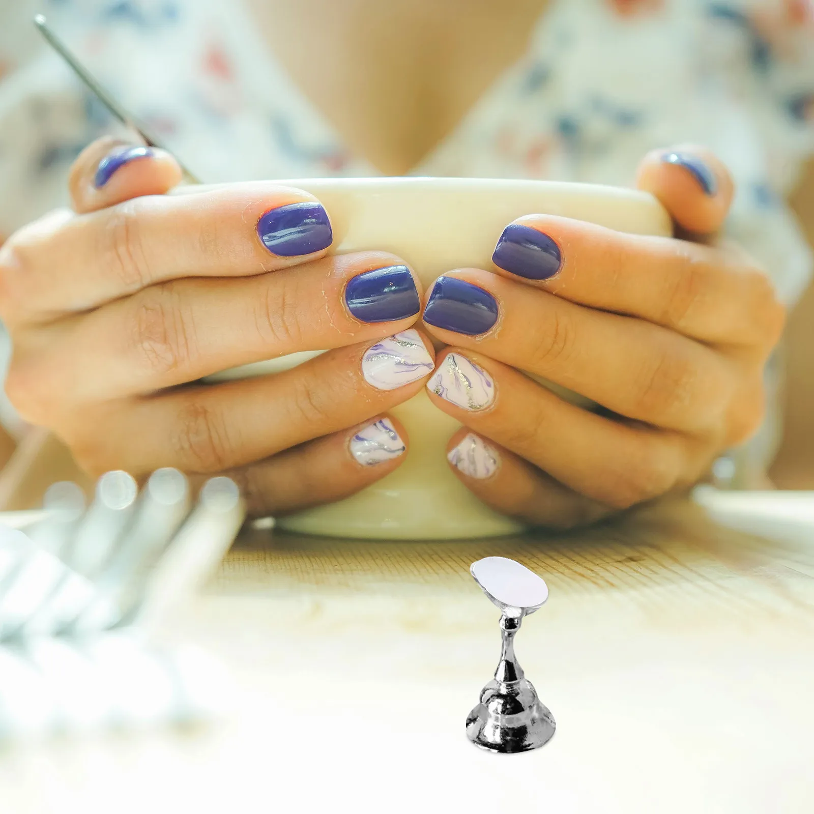 

2 Sheets Nail Stand Stickers Dual-Sided Adhesive Dots for Press on Nails Salon Grade Holders Clear Traceless Nail Art Display