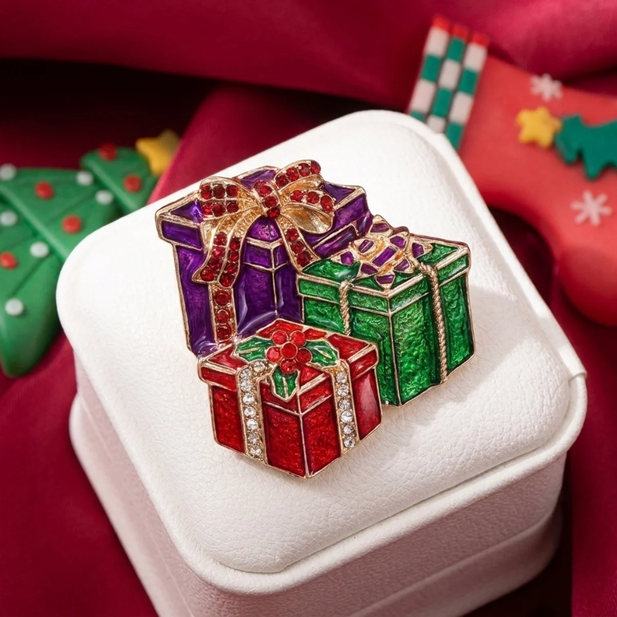 Weihnachts-Brosche mit Strass-Schleife und Zuckerstangen-Motiv für Damen und Herren, Emaille-Weihnachtsbaum, Gehstock, Geschenkbox-Brosche, Weihnachtsgeschenk, Schmuck – Detail 10