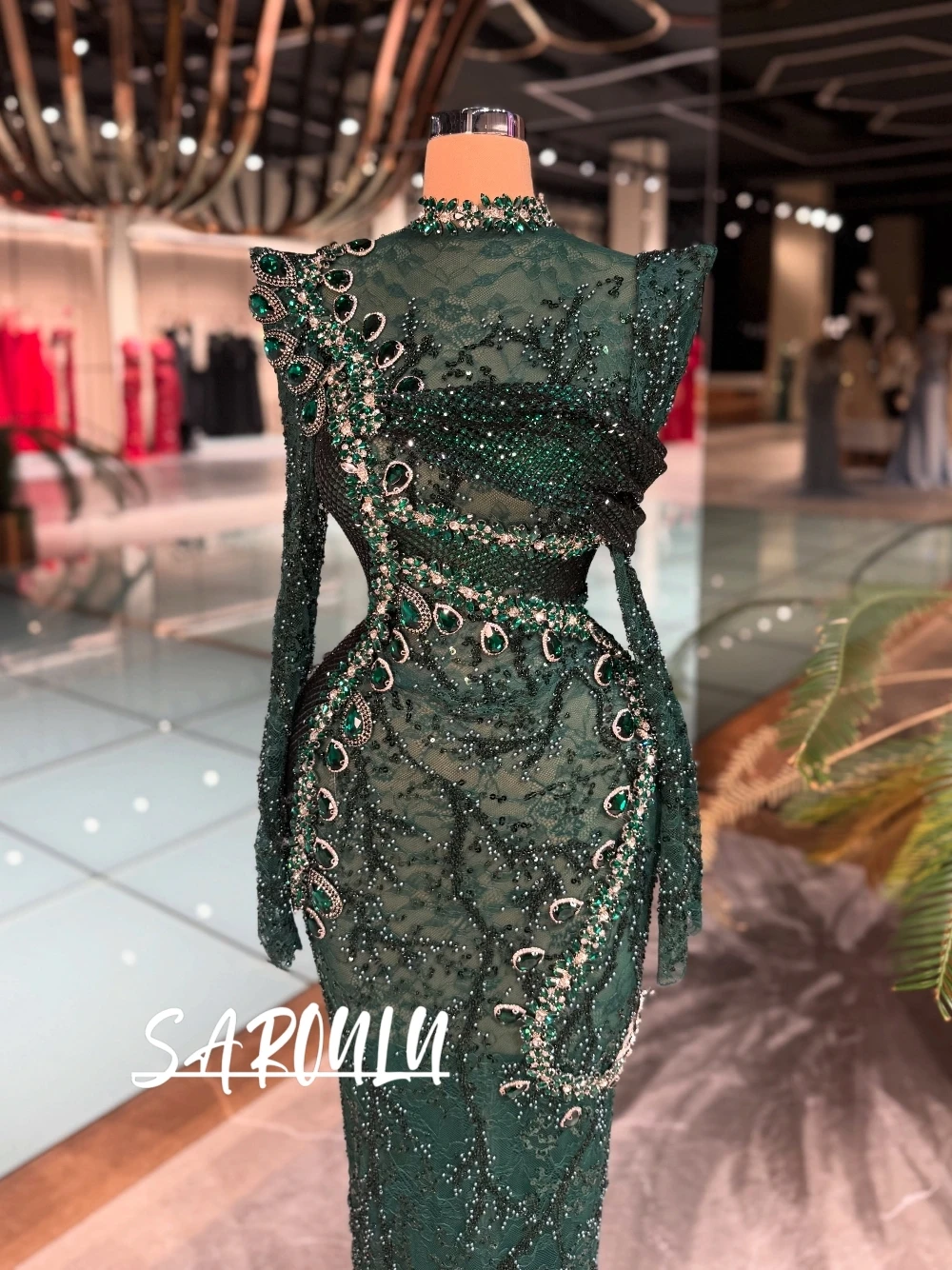 

Dazzling Emerald Green Crystals Evening Dress Dainty Beaded Lace High Neck Prom Gown Customized Fashionable Illusion Women Wear