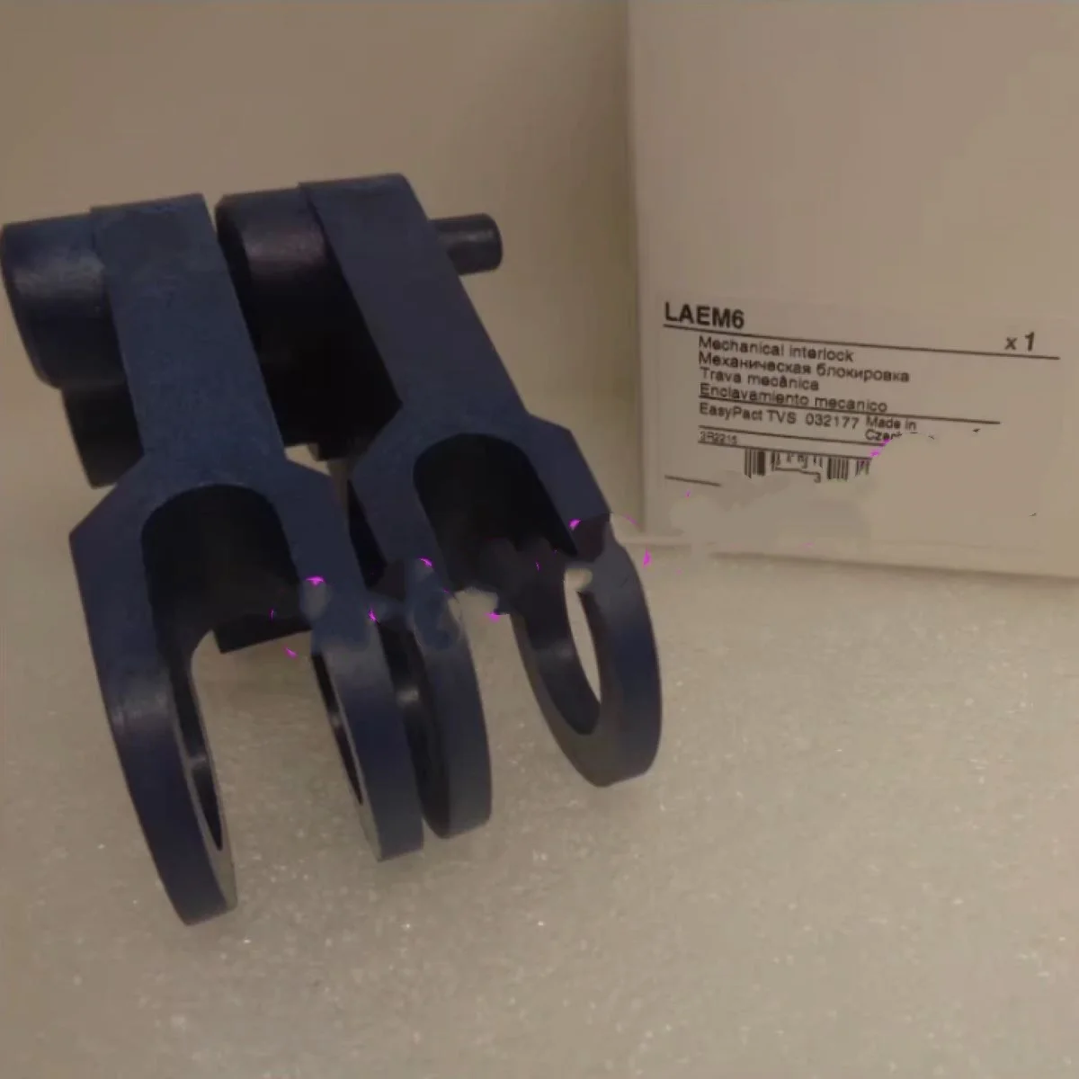 

LAEM6 EasyPact TVS Mechanical Interlock (for LC1E200...E250) 3P