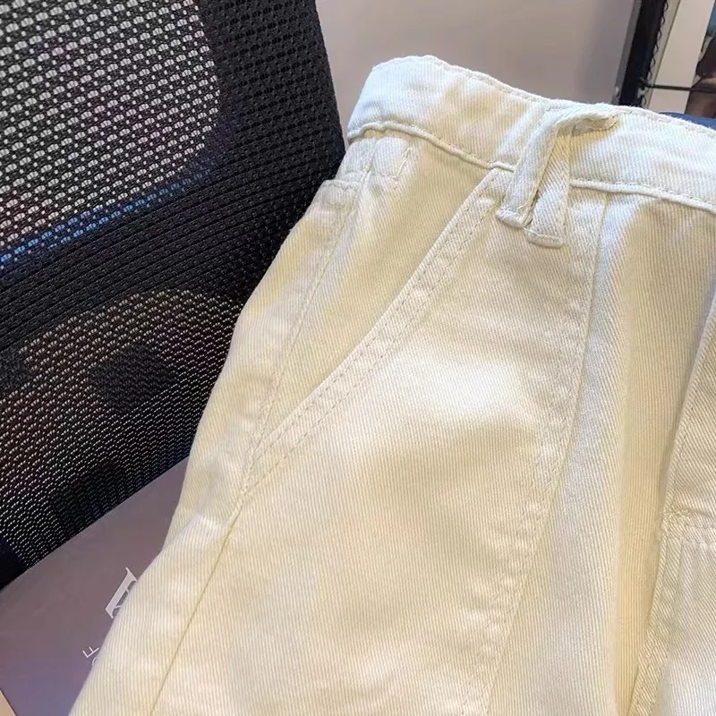 Women's White Y2k Knee Length Shorts Vintage Harajuku Shorts 90s Aesthetic High Waist Short Pants Emo 2000s Clothes Summer 2025