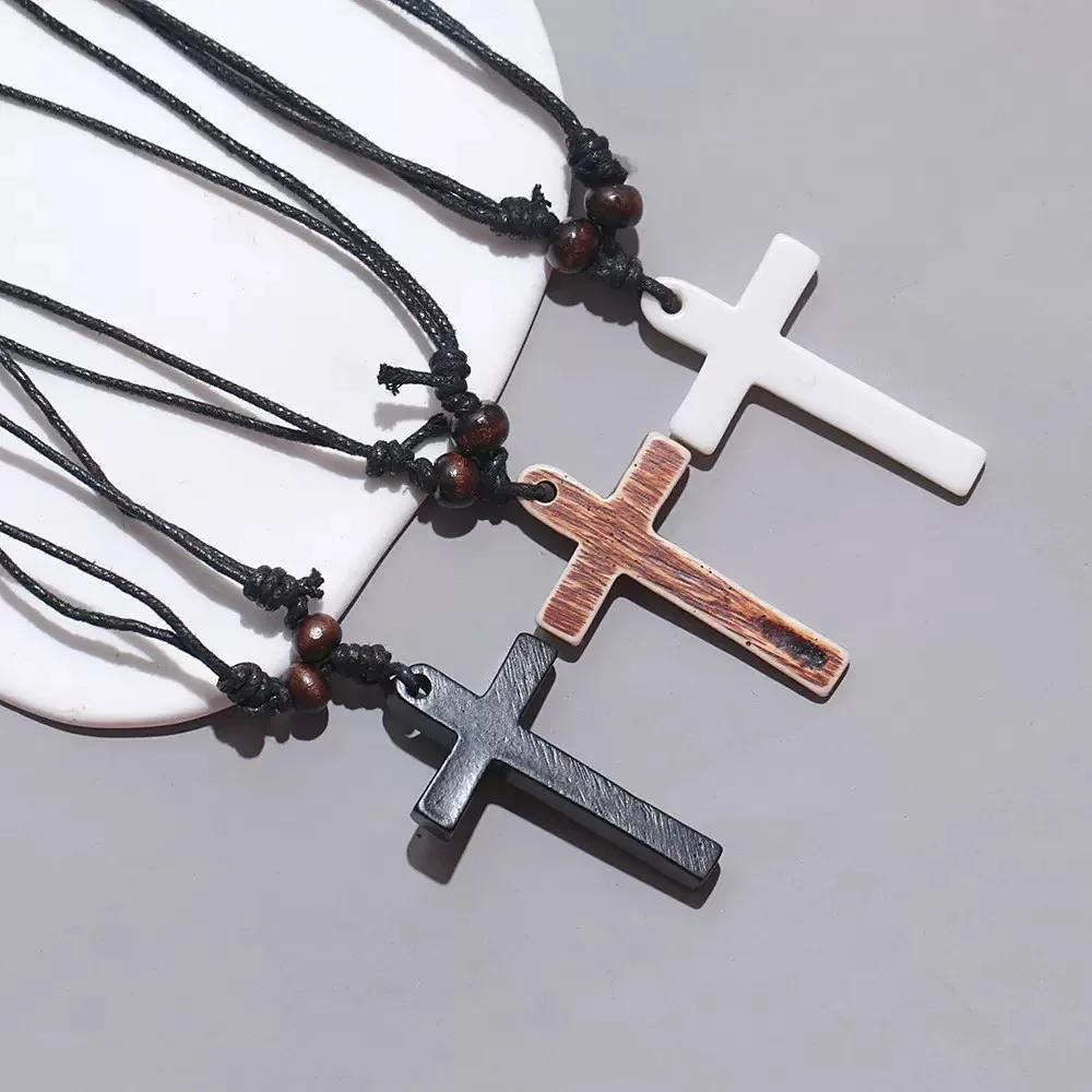 Nachahmung Knochen geschnitzt Kreuz Anhänger Halskette verstellbare schwarze Kordel Schmuck für Männer Frauen Geschenk
