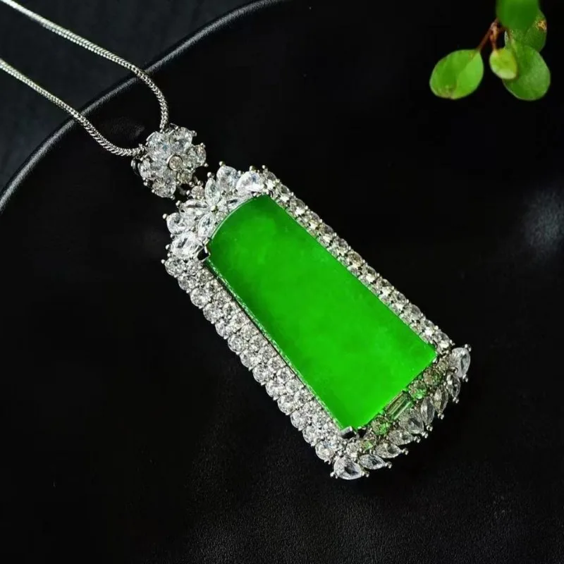 Jade pendant, ice king green, safe brand, Yuyin inlaid men's and women's pendant.