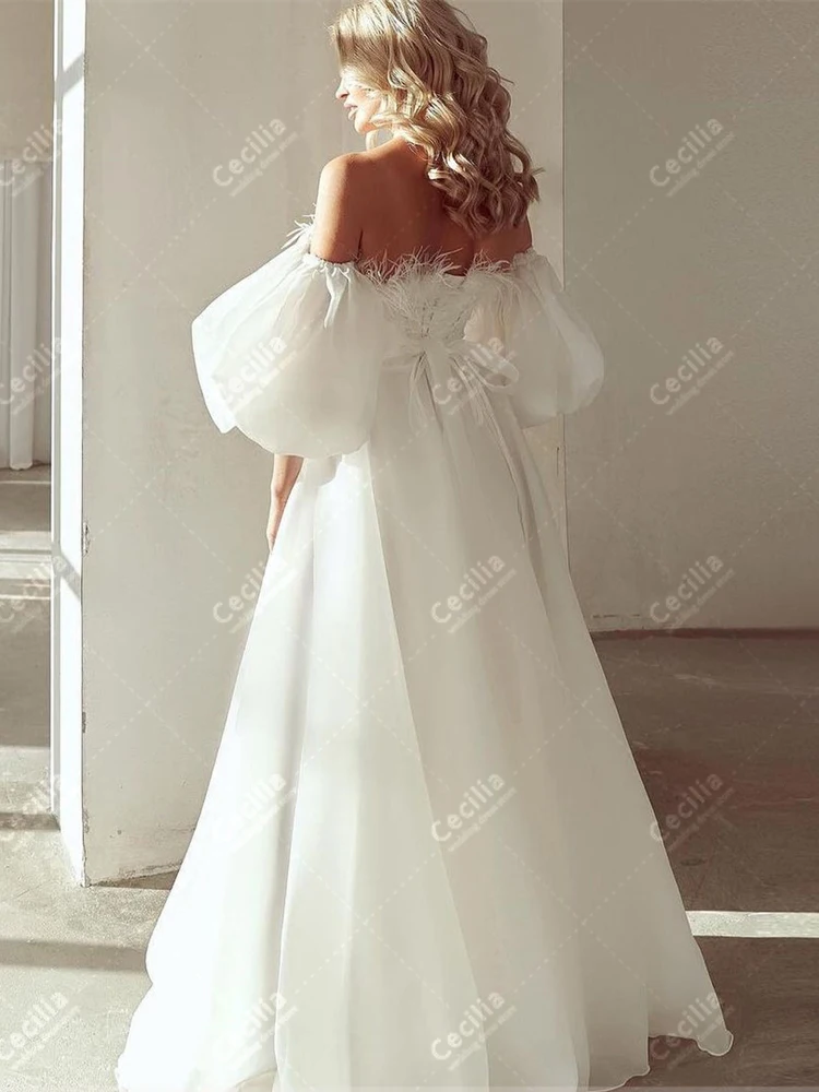 Moderne Trouwjurken Eenvoudige Bruidsjurken Tule Gelaagd Off De Schouder Gewaden Veren Decoratie Elegante Vestidos De Novia