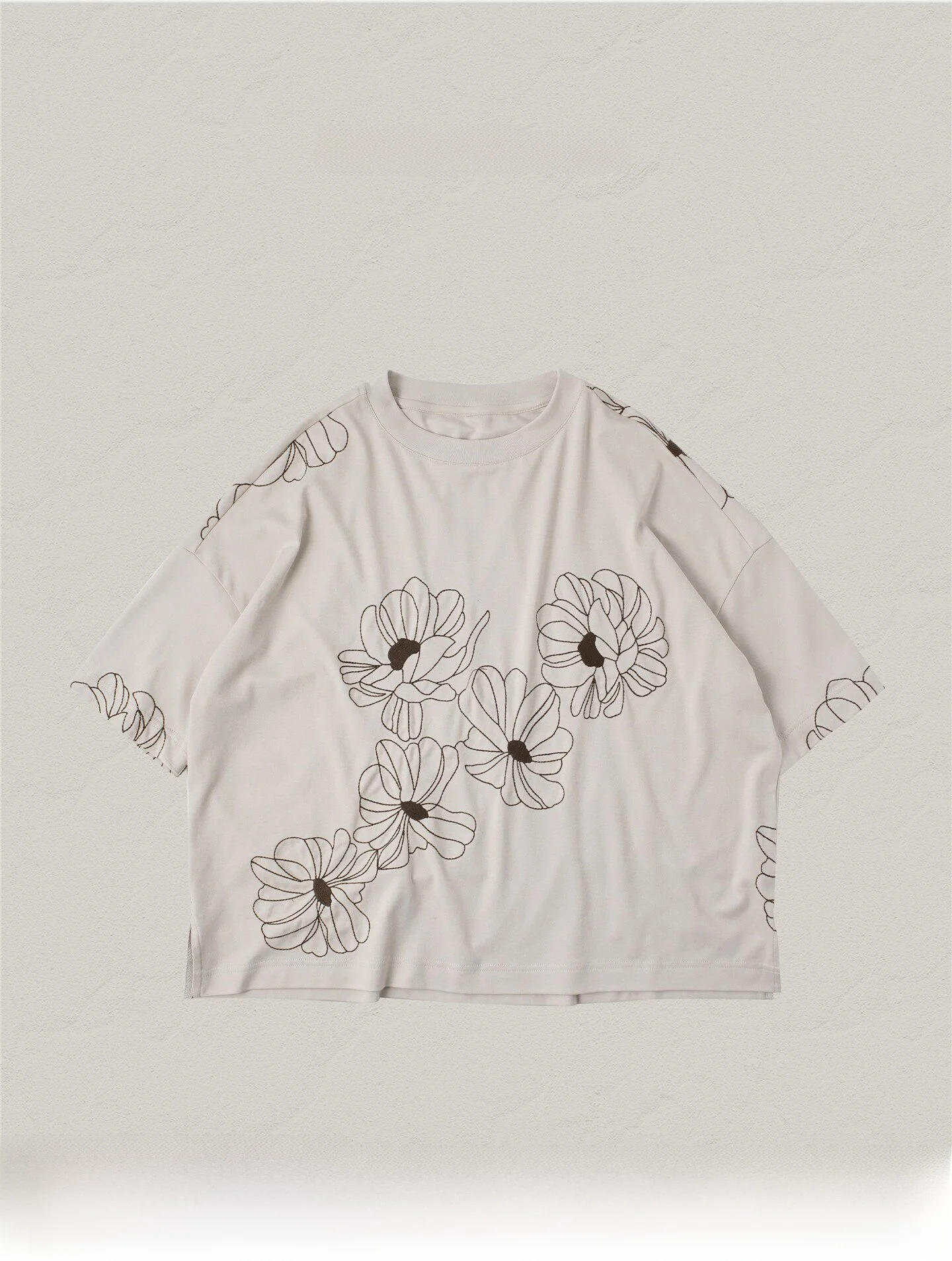 

Новая женская рубашка из чистого хлопка с вышивкой цветочным узором от Zhou Xiaoya, свободного кроя, с коротким рукавом, в художественном стиле, повседневный топ