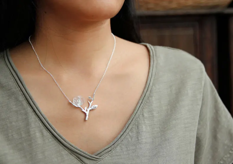 N Flowers in the rain Women's hand-carved white crystal literary S925 sterling silver necklace