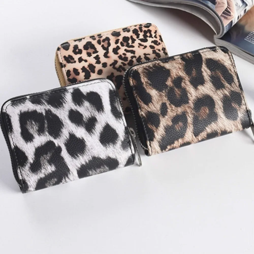 

Women's Wallet Short Leopard Print PU Wrist Strap Zipper Bag Large Capacity Multi-Card Slots Mobile Phone Card Case