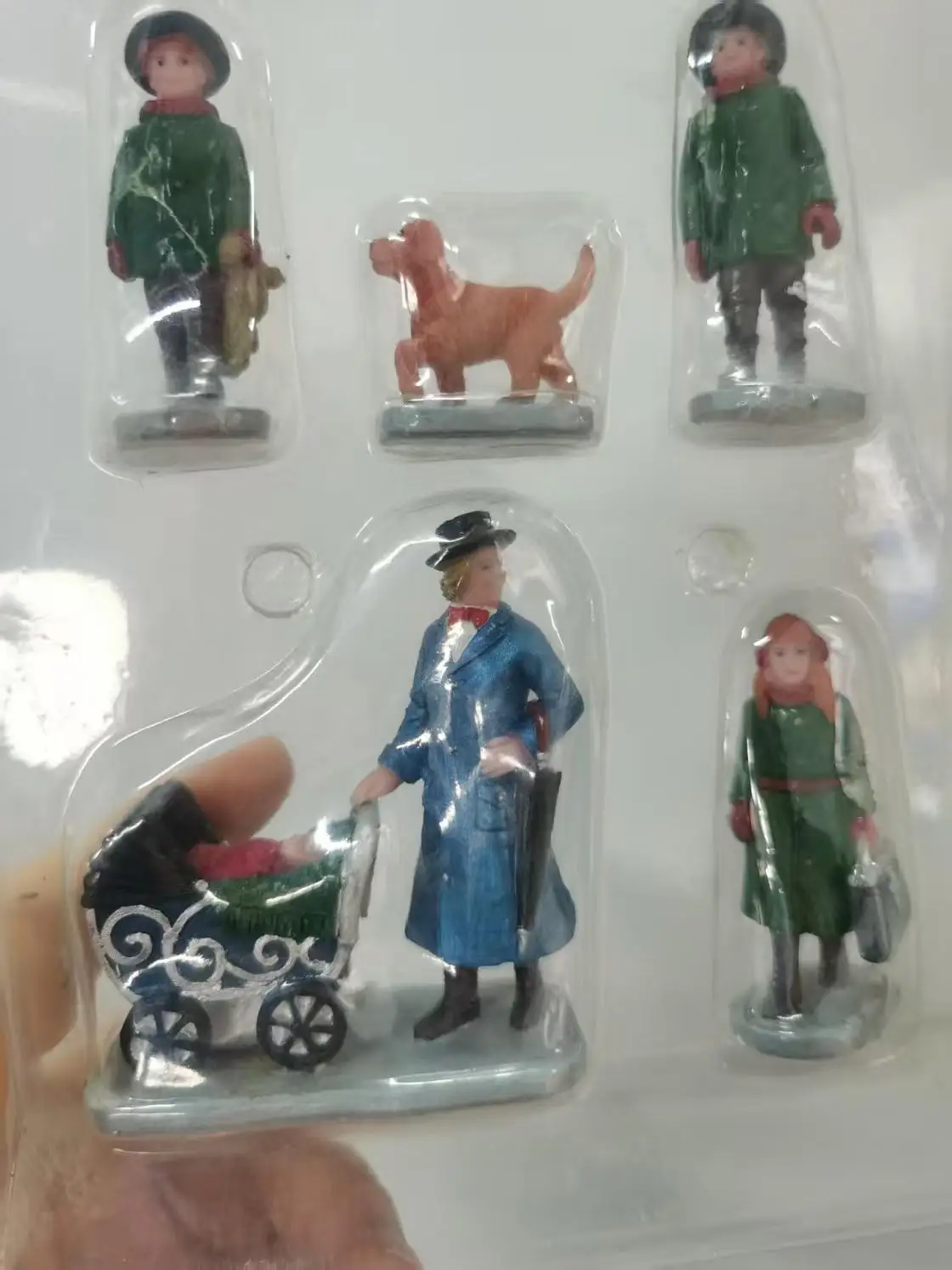 Resin figure mental psychological sand table game box court therapy woman and kid kids child children girls