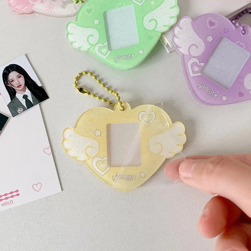 1 インチ Kpop Photocard キーホルダーホルダー甘い韓国のファッション羽ハート学生 Photocard プロテクターかわいいポータブルバッグペンダント